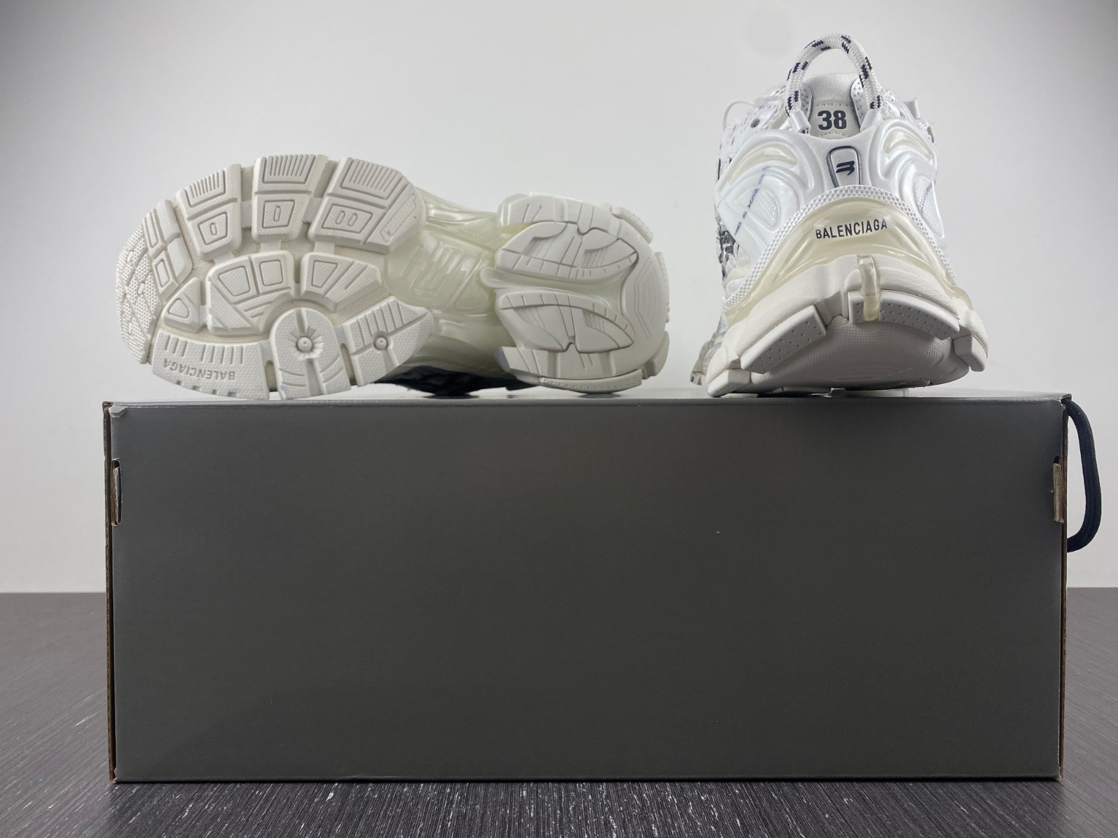 Ba*len*cia*ga runner sneaker