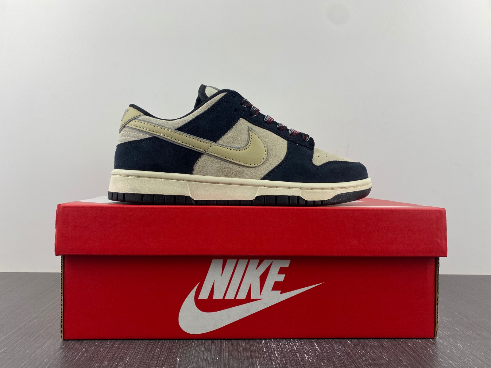 nike dunk low black suede dv3054-001