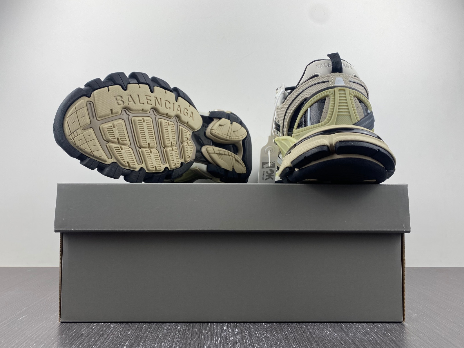 Ba*len*cia*ga track 4