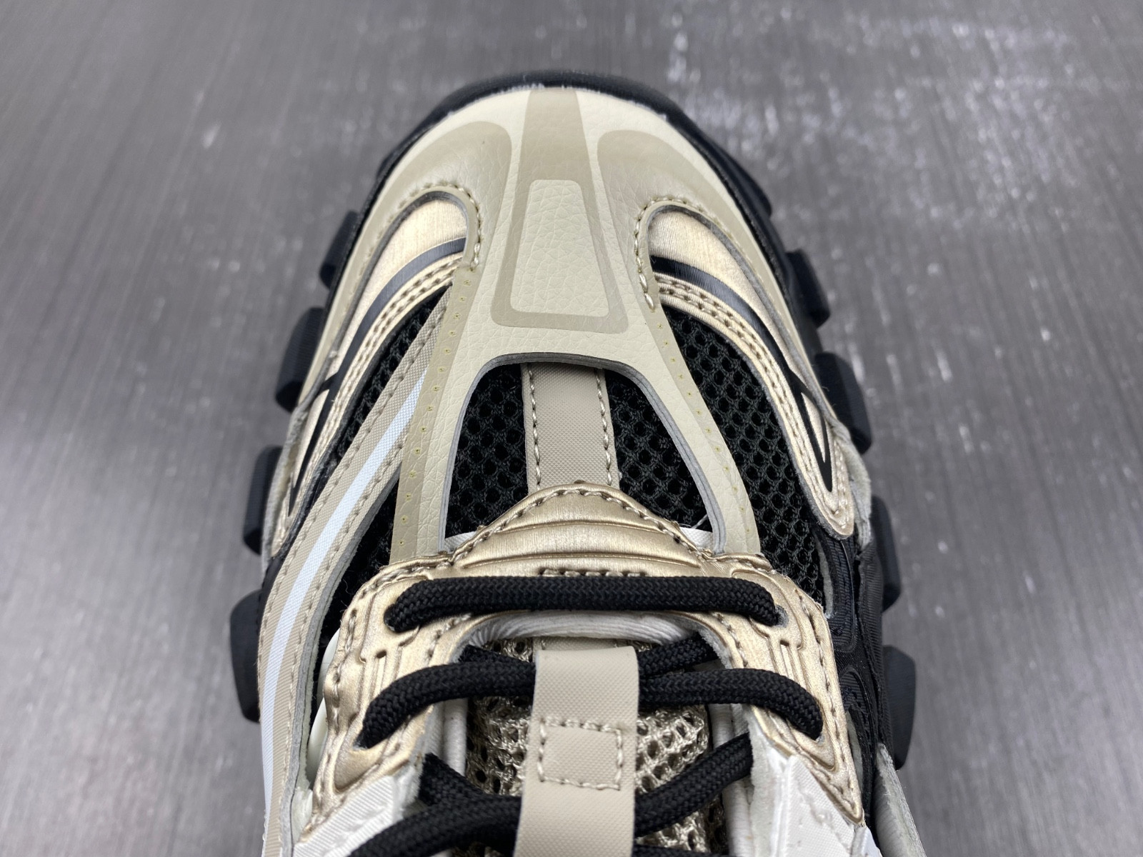 Ba*len*cia*ga track 4