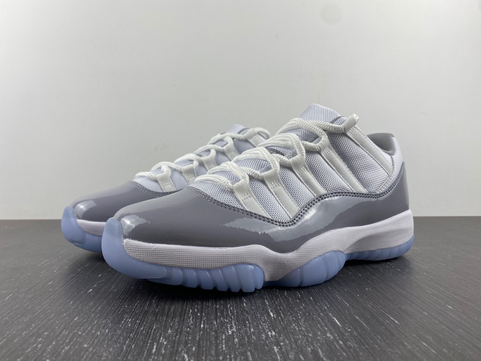 air jordan 11 low cement grey av2187-140