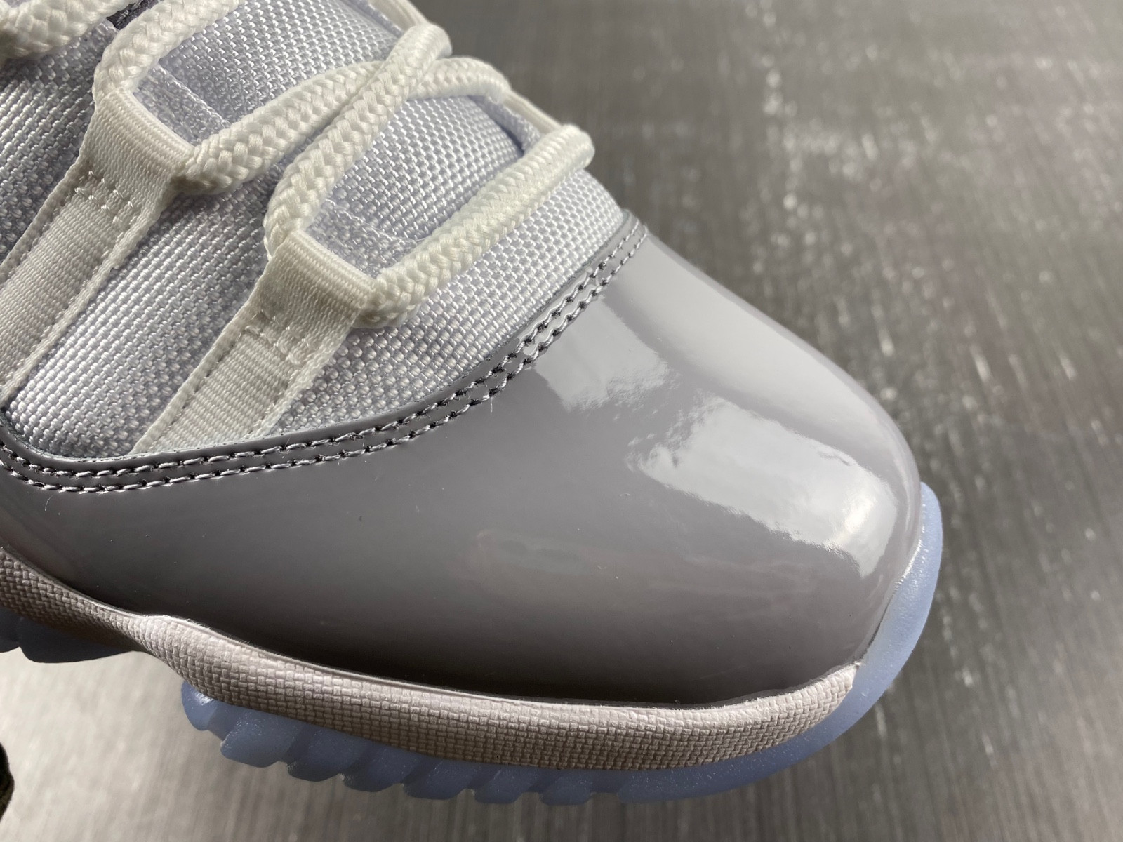 air jordan 11 low cement grey av2187-140