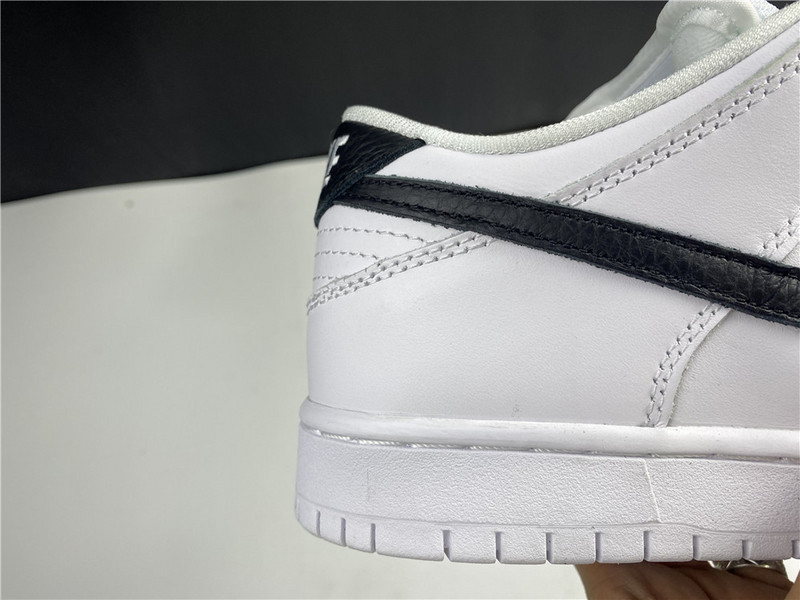 nike dunk sb low “yin yang” 313170-023
