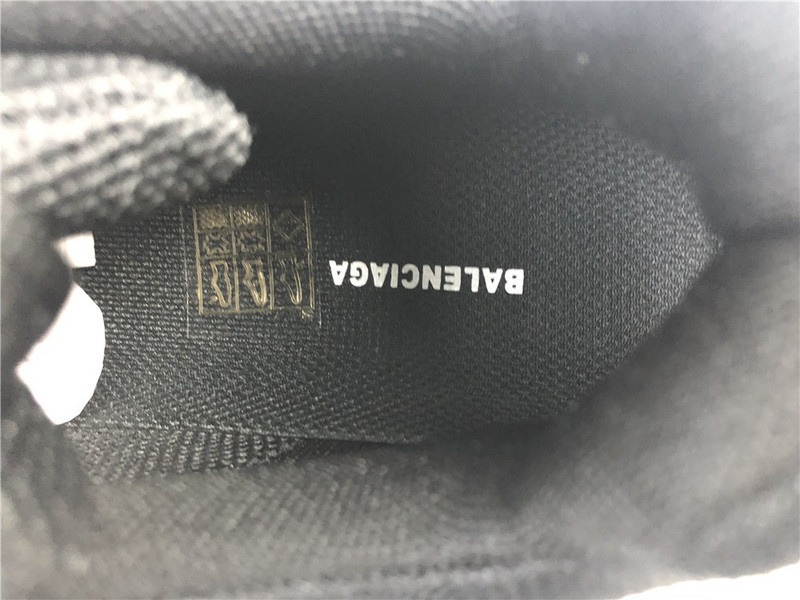 Ba*len*cia*ga triple s