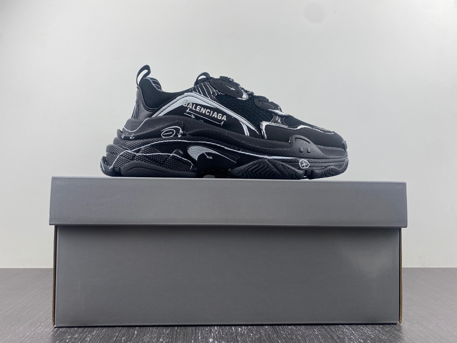 Ba*len*cia*ga triple s sketch black