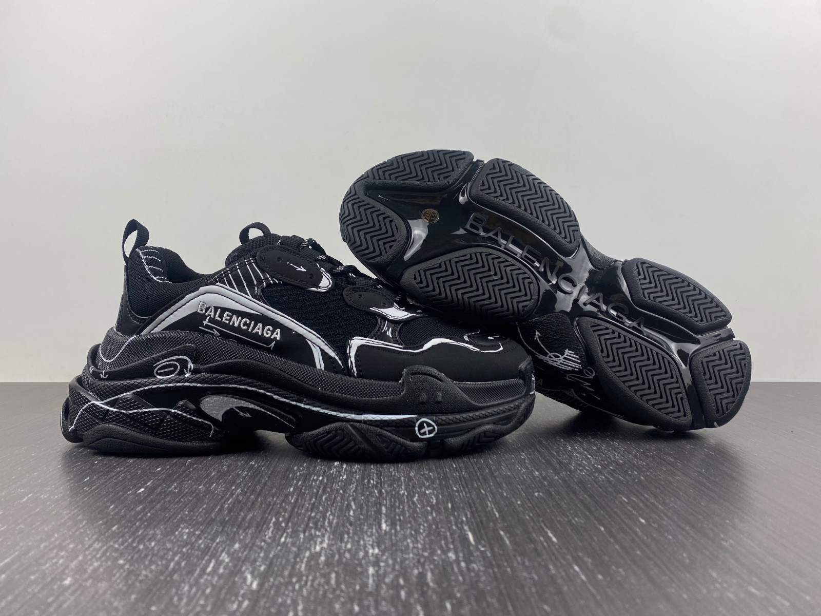 Ba*len*cia*ga triple s sketch black